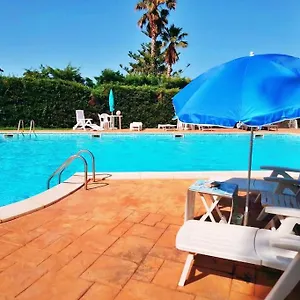 casa-vacanze-oasi-verde-con-piscina-vicina-al-mare.sicilyhotelsitaly.net/