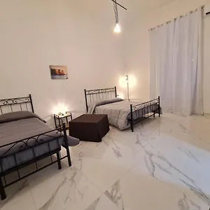 Bed & Breakfast Lumacors House, Naples